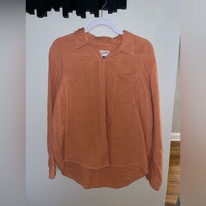 Universal Thread shirt - Size Medium